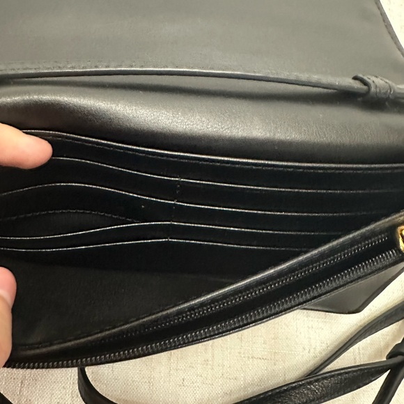 Marc Jacobs Elegant Black Crossbody Bag - Picture 6 of 12